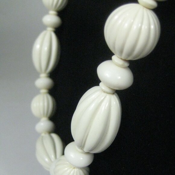 Necklace Women 31 Inch Vintage 1960s Strand String Beaded Statement Plastic - Picture 2 of 4